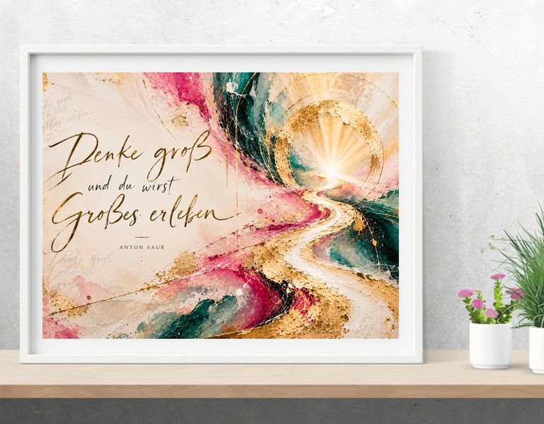 Ein gerahmtes abstraktes Kunstwerk mit goldenen, pinken und blauen Farben zeigt einen leuchtenden Pfad, der zu einem hellen Licht führt, mit dem Schriftzug ‚Denke groß und du wirst Großes erleben‘ von Anton Saur auf einem Tisch neben zwei weißen Blumentöpfen.